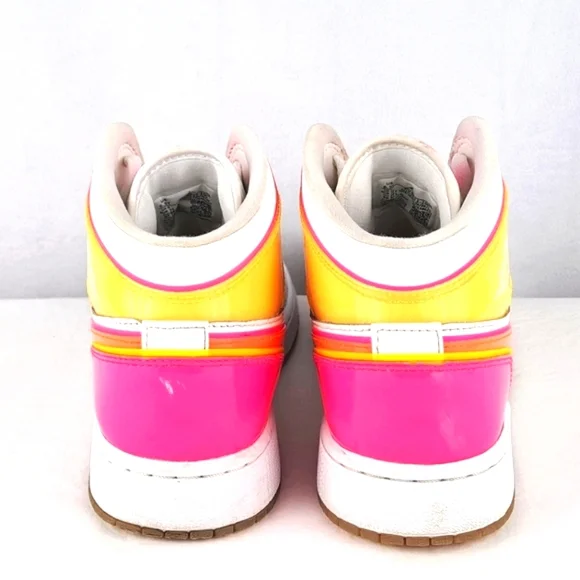 Jordan 1 Mid GS SE 'EdgeGlow' Size 6.5Y - Picture 6 of 9